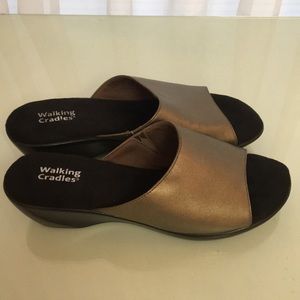 Walking Cradles Pewter Metallic Wedges Size 9.5